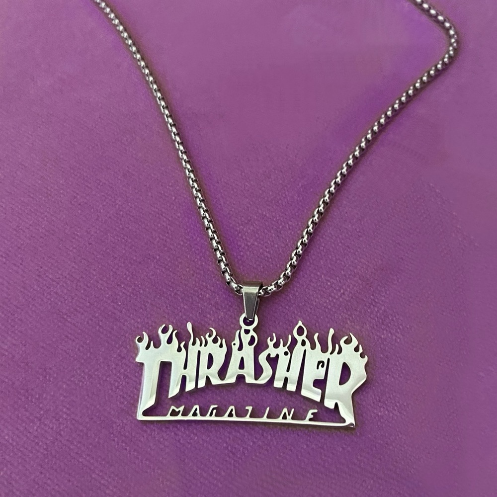 silver thrasher necklace